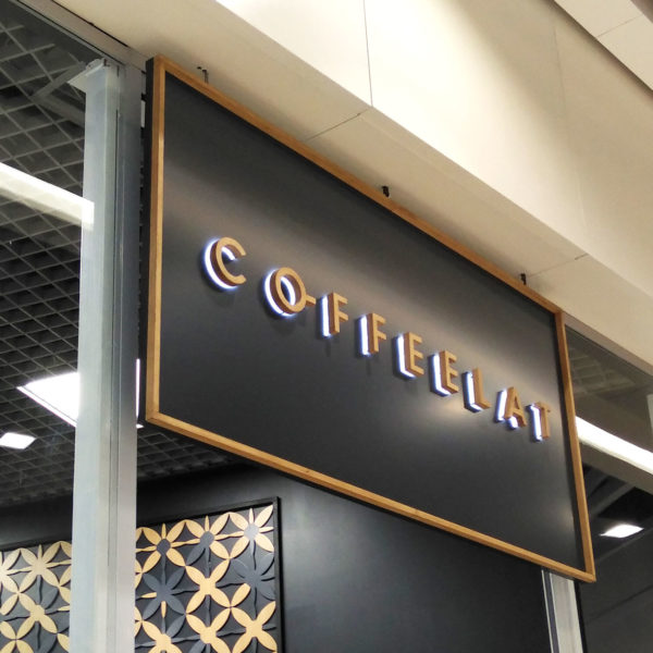 Светодиодная вывеска из фанеры